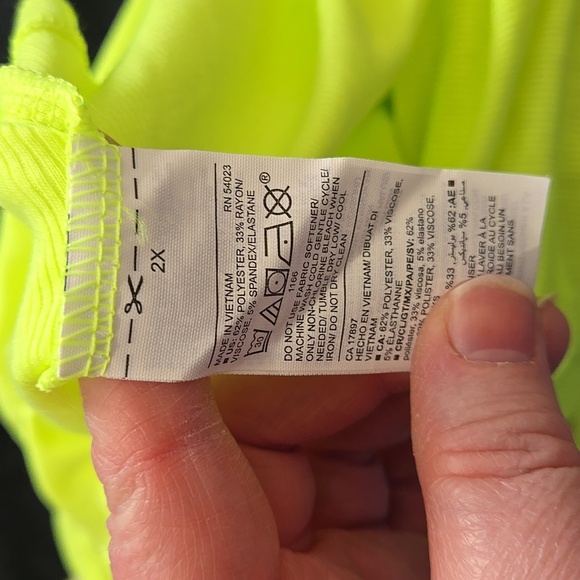 Old Navy Neon 3X or 2X  Yellow Tank Top - Picture 7 of 7